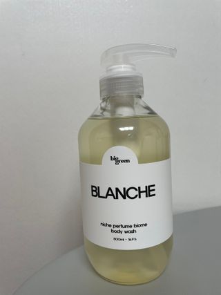 빅그린 니치 퍼퓸 바이옴바디워시 500ml(상탈, 블랙베리&베이, 블랑쉐 3종 중 택1) — 5점을 준 리뷰어가 2022년 7월 올린 사용 사진