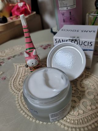 산수시 아쿠아 베네핏 24h 수부지 물광 속건조 수분크림 50ml — 5점을 준 리뷰어가 2021년 8월 올린 사용 사진