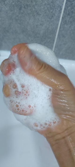오투에니원 화이트 스완 퍼펙트 폼 클렌징 150g 퍼프증정 — 4점을 준 리뷰어가 2023년 1월 올린 사용 사진