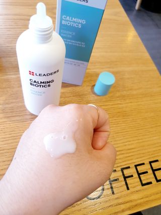 리더스코스메틱 리더스 카밍 바이오틱스 에센스 워터 — 5점을 준 리뷰어가 2021년 8월 올린 사용 사진