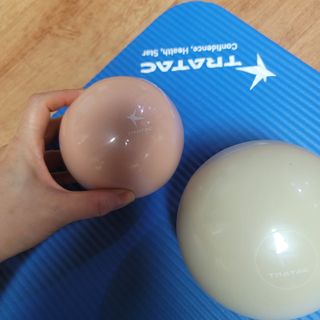 트라택 쿠셔닝 웨이트볼 0.5kg + 1kg SET — 5점을 준 리뷰어가 2022년 5월 올린 사용 사진
