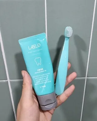 치과에서 쓰는 치약 _ 라벨제로 저불소 꼬마, 키즈, 유아, 베이비, 주니어 안전한 어린이치약 — 4점을 준 리뷰어가 2023년 2월 올린 사용 사진