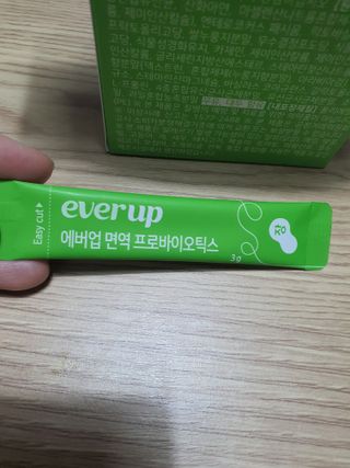 [몸엔용] 에버업 멀티비타민&미네랄, 눈건강 루테인 혈행건강 오메가3, 면역 프로바이오틱스 3종 택1 — 5점을 준 리뷰어가 2022년 5월 올린 사용 사진