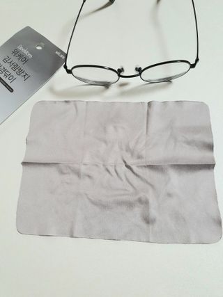 위케어 김서림방지 안경닦이 안티포그 극세사클리너 — 5점을 준 리뷰어가 2021년 2월 올린 사용 사진