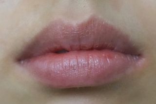 틱톡 [후르디아] 튼입술해결템 올리브영 블루베리 하이드레이팅 허니 립밤 — 5점을 준 리뷰어가 2023년 12월 올린 사용 사진