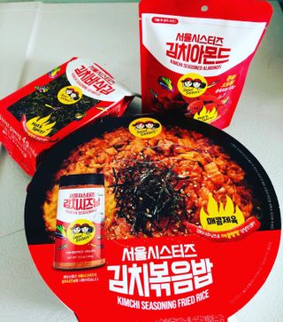 [서울시스터즈] CU 김치 4총사 세트-김치볶음밥, 김치큐브닭, 김치바삭김, 김치아몬드 — 3.5점을 준 리뷰어가 2021년 10월 올린 사용 사진