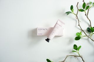러브모아 향수 고체향수 승무원 고체향수 바르는 향수 니치향수 도손 우드세이지 앤 씨솔트 — 5점을 준 리뷰어가 2022년 12월 올린 사용 사진