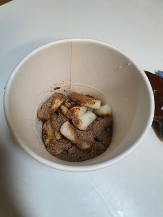 유비쿡 컵떡볶이 매운컵떡볶이2개/ 짜장컵떡볶이 2개  총 4개세트 — 3점을 준 리뷰어가 2021년 3월 올린 사용 사진