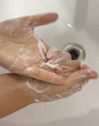 로우퀘스트 베리어 인핸싱 클렌저 190ml — 5점을 준 리뷰어가 2023년 10월 올린 사용 사진