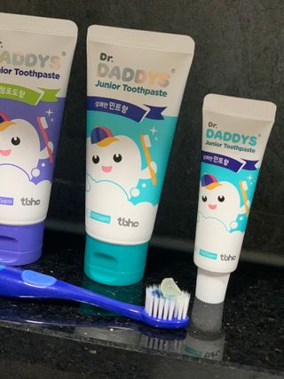 닥터데디스 안심불소 튼튼치약(청포도, 민트 중 택 1) 60g + 여행용 미니 치약 15g — 5점을 준 리뷰어가 2022년 8월 올린 사용 사진