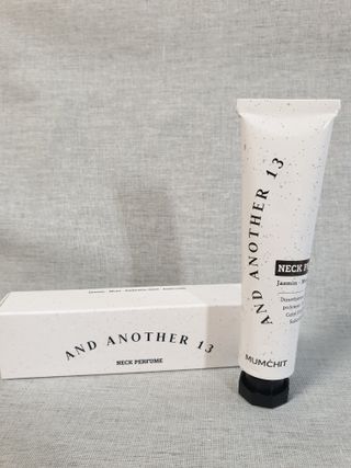 멈칫(MUMCHIT) 넥퍼퓸 NECKPERFUME 2가지 향 — 5점을 준 리뷰어가 2021년 11월 올린 사용 사진