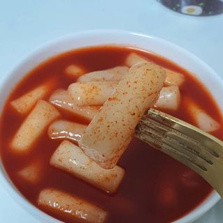 유비쿡 컵떡볶이 매운컵떡볶이2개/ 짜장컵떡볶이 2개  총 4개세트 — 5점을 준 리뷰어가 2021년 5월 올린 사용 사진