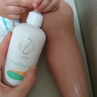 mom e 맘이 내추럴 베이비 케어 샴푸앤바스+로션 — 5점을 준 리뷰어가 2021년 1월 올린 사용 사진