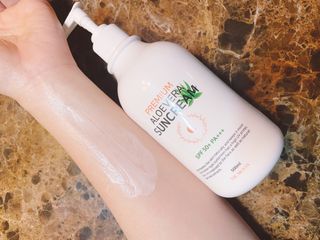 [닥터문] 프리미엄 알로에베라 선크림 500ml — 5점을 준 리뷰어가 2022년 6월 올린 사용 사진