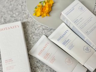 보타니티 촉촉수분자차 아쿠아핏 선 에센스 50ml + 보송톤업자차 징크 선 로션 50ml SPF50+ PA++++ (4/25) — 5점을 준 리뷰어가 2022년 5월 올린 사용 사진