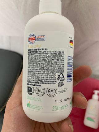 mom e 맘이 내추럴 베이비 케어 샴푸앤바스+로션 — 5점을 준 리뷰어가 2021년 1월 올린 사용 사진