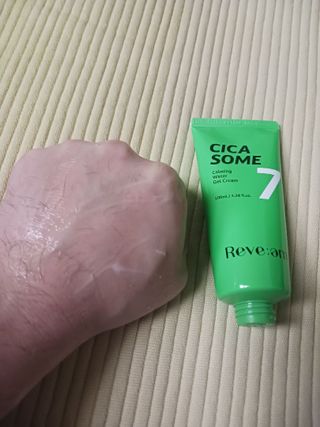 나우 [리브엠] 화해 Best pick! 진정천재! 시카좀 카밍 워터 젤 크림 — 5점을 준 리뷰어가 2024년 12월 올린 사용 사진