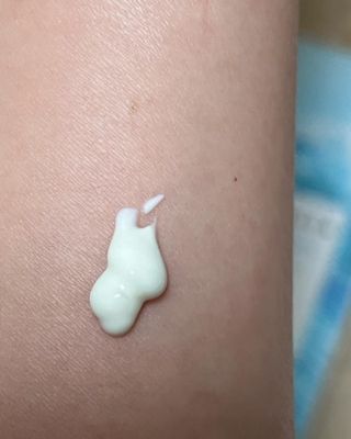 [스킨1004] 마다가스카르 센텔라 히알루-시카 워터핏 선세럼 50ml — 5점을 준 리뷰어가 2024년 5월 올린 사용 사진