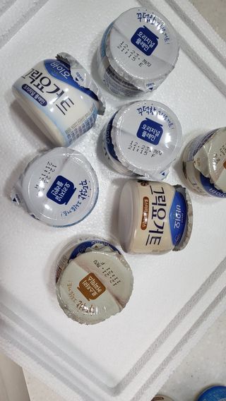 매일바이오 그릭요거트 오리지널 플레인 4개, 로스터리 커피믹스 4개 — 5점을 준 리뷰어가 2021년 12월 올린 사용 사진