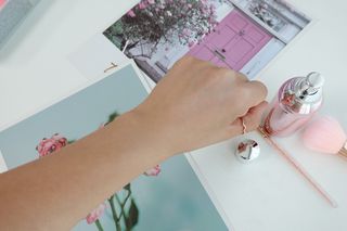 Re:NK 리엔케이 핑크 볼륨 래디언스 컬러크림 — 5점을 준 리뷰어가 2021년 7월 올린 사용 사진