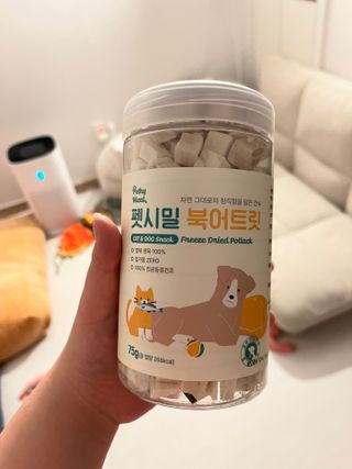 [펫시밀] 원물그대로 영양듬뿍 진공동결건조 북어트릿75g,치킨트릿100g,연어트릿75g 강아지 고양이 간식 — 5점을 준 리뷰어가 2023년 6월 올린 사용 사진