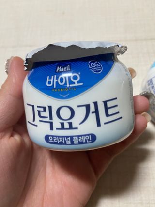 매일바이오 그릭요거트 오리지널 플레인 4개, 로스터리 커피믹스 4개 — 5점을 준 리뷰어가 2021년 12월 올린 사용 사진