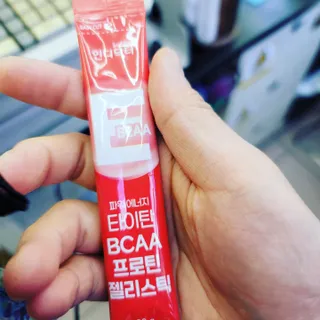 [인디닥터] 타이탄 BCAA 프로틴 젤리스틱 — 5점을 준 리뷰어가 2022년 6월 올린 사용 사진