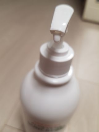 [닥터문] 프리미엄 알로에베라 선크림 500ml — 5점을 준 리뷰어가 2022년 6월 올린 사용 사진