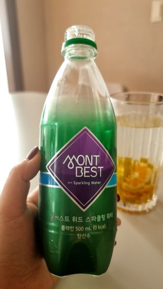몽베스트 Montbest with Sparkling water Plain 20병 — 5점을 준 리뷰어가 2022년 11월 올린 사용 사진