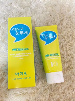 IO 아이오 오늘도 넌 눈부셔 - 데일리 스크럽 클렌징폼 — 5점을 준 리뷰어가 2021년 3월 올린 사용 사진