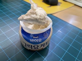 매일바이오 그릭요거트 오리지널 플레인 4개, 로스터리 커피믹스 4개 — 5점을 준 리뷰어가 2021년 12월 올린 사용 사진