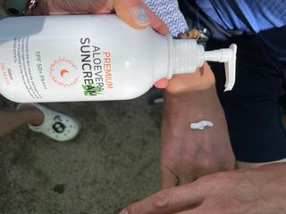 [닥터문] 프리미엄 알로에베라 선크림 500ml — 5점을 준 리뷰어가 2022년 7월 올린 사용 사진