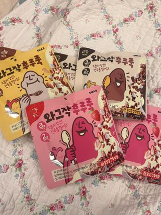 스낵스 와그작후루룩 3종_카카오2봉+아몬드2봉+딸기2봉 (총 6봉) — 5점을 준 리뷰어가 2024년 2월 올린 사용 사진