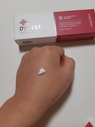 이지듀 DW-EGF 크림 다이브좀_콜라겐이 쏙쏙, 탄력피부로 다이빙 — 5점을 준 리뷰어가 2021년 2월 올린 사용 사진