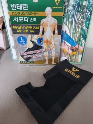 반테린서포터 손목 — 5점을 준 리뷰어가 2022년 4월 올린 사용 사진