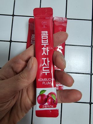 참앤들황토농원 7가지 맛! 탄산 톡톡! 스파클링! 데이앤 콤부차 7종 10포 1박스씩 ★총 7박스★ — 5점을 준 리뷰어가 2023년 1월 올린 사용 사진