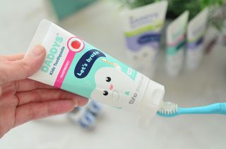 닥터데디스 안심저불소 키즈치약 (라즈베리, 청포도향 중 택 1) 60g +  여행용 미니 치약 15g — 5점을 준 리뷰어가 2022년 10월 올린 사용 사진