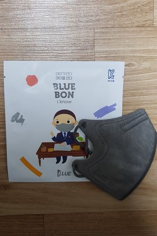 [블루 본 아이노우] 유아용 컬러마스크 40 PCS SET 2중 택 1 — 5점을 준 리뷰어가 2021년 4월 올린 사용 사진