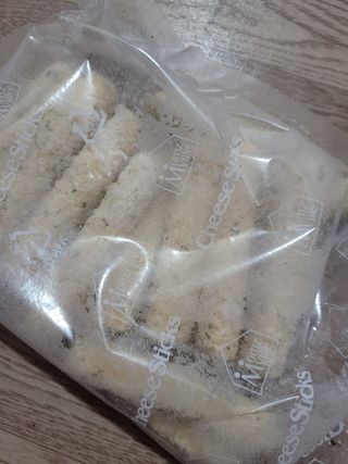 디케이식품(주) 고르곤졸라&모짜렐라 치즈스틱 400g — 5점을 준 리뷰어가 2023년 3월 올린 사용 사진