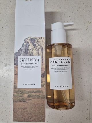 스킨1004 [SKIN1004] 마다가스카르 센텔라 라이트 클렌징 오일 200ml — 5점을 준 리뷰어가 2024년 8월 올린 사용 사진
