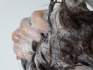 체코 비건화장품 마뉴팍투라 향좋은 천연 맥주샴푸 맥주샤워젤 — 5점을 준 리뷰어가 2022년 5월 올린 사용 사진