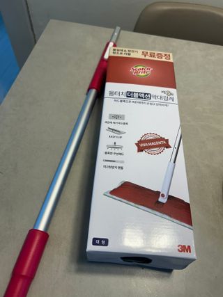 3M 스카치브라이트 비마마젠타 밀대걸레 세트+ PET 정전기청소포 대형 30매 — 5점을 준 리뷰어가 2025년 2월 올린 사용 사진