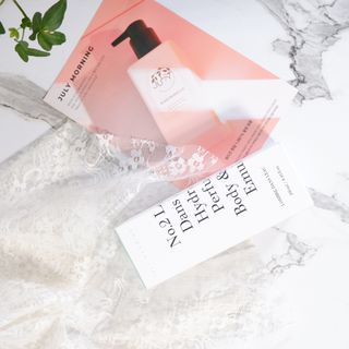 줄라이 모닝 _ JULY MORNING 줄라이모닝 하이드레이팅 퍼퓸드 바디앤핸드 에멀젼 — 5점을 준 리뷰어가 2021년 10월 올린 사용 사진