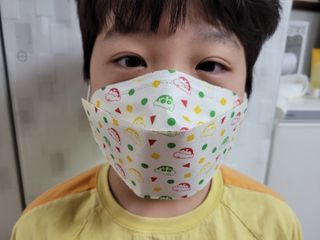 [숨그림]  덴탈마스크 짱구 우리아이 그리고 내가 쓰는 믿을수있는 케릭터 마스크  16종 — 5점을 준 리뷰어가 2021년 11월 올린 사용 사진