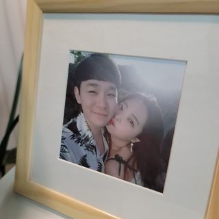 니은기억 휴대폰 속 인생샷을 담는 인생샷 액자 이태리 수입산 원목 프레임 — 5점을 준 리뷰어가 2021년 6월 올린 사용 사진