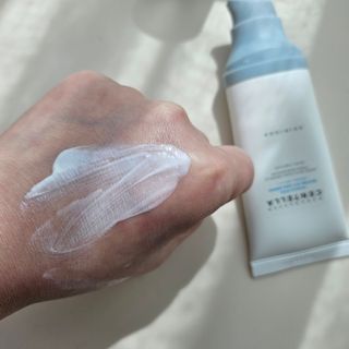 MF[스킨1004] 마다가스카르 센텔라 히알루-시카 워터핏 선세럼 50ml — 5점을 준 리뷰어가 2024년 5월 올린 사용 사진