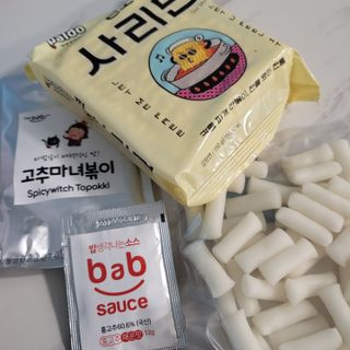 더밥  고추마녀 라볶이 +  나이스미 무설탕 현미후레이크 — 5점을 준 리뷰어가 2021년 10월 올린 사용 사진