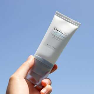 MF[스킨1004] 마다가스카르 센텔라 히알루-시카 워터핏 선세럼 50ml — 5점을 준 리뷰어가 2024년 5월 올린 사용 사진