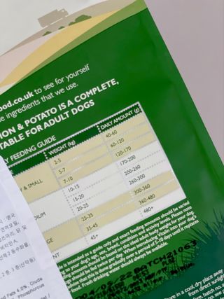 영국 바이탈린 강아지 애견사료 2kg — 5점을 준 리뷰어가 2021년 6월 올린 사용 사진