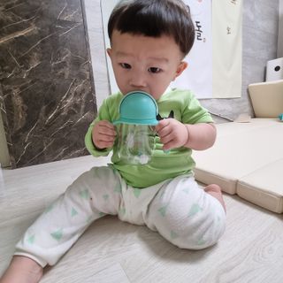유비맘 트라이탄 코니빨대컵_컬러 랜덤 발송 — 4.5점을 준 리뷰어가 2021년 4월 올린 사용 사진